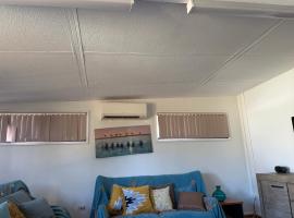 Budget rooms in big house, hótel í Kelmscott