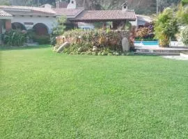 Nice country house with a swimming pool and large garden