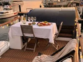 Casa Flotante en el Centro de Vigo - Different Charter