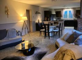 Gîte familiale au cœur d un centre équestre, hotel i Haudricourt