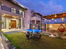 Shreya Blossom Retreat 4-BHK Retreat With Private Pool, Gazebo, Garden, Bar & Scenic Aravali Views, hotel Thūr városában