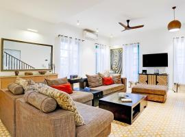 Havana By DanCenter | 3BHK | Pvt Pool | Siolim, GOA, hotel in Camorlim