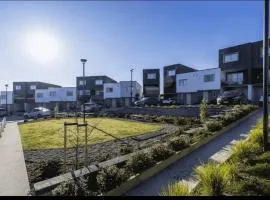 Cozy Room in Modern House Near Auckland Airport