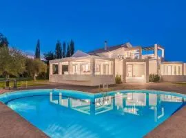 Astarte Villas - Istar Villa with Tennis Court