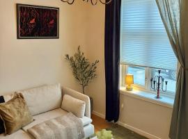 2 bedroom apartment historical downtown by the sea, Hotel in Ålesund