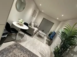 Charming 3-Bed Retreat Near Arena & City Centre