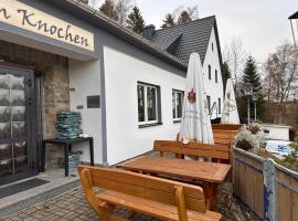 Pension und Berggasthaus Kapellenstein am Knochen, hotel en Geyer