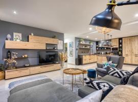 Luxury & spacious 2 bedroom apartment with balcony RGAT1-1, khách sạn ở Is-Swieqi