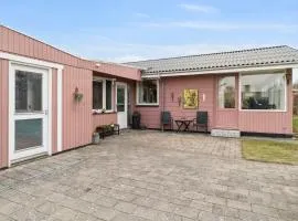 Relaxing Holiday Home Close To The Sea