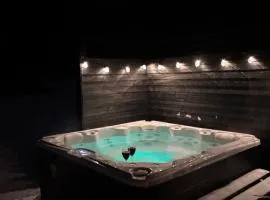 Charming Cottage Near Heatherhill With Jacuzzi
