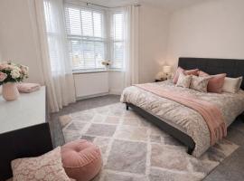 Charming Cottage in Old Windsor - Near Heathrow Airport, Hotel in Old Windsor