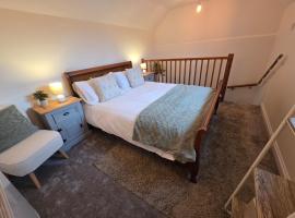 Cosy Cornwall Cottage with Private Garden, Hotel in Bodmin
