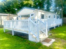 Little Mau, hotel a Ellington