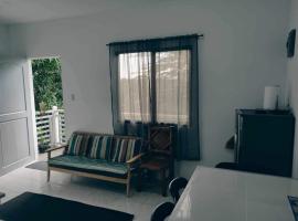 Beautiful furnished 1 bedroom apartment, מלון בArayat