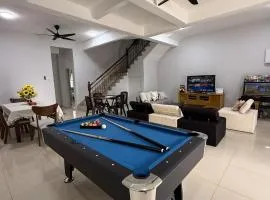NEW Pool, HauVilla ,Arcade, TownArea 5BR 20PAX