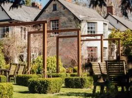 Farthings Hotel and Restaurant