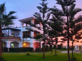 Beachfront Resort Flat with 4 Pools 20 Min Tangier, hotel Asilahban