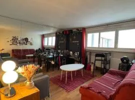 Eiffel Tower view & Swimming Pool, Cosy appartment - Center