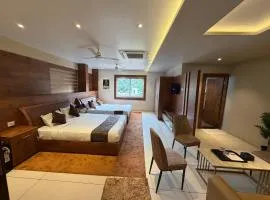 Raravies family restaurent Mattanur,Near Kannur airport