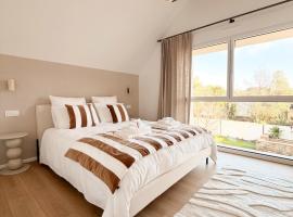 Maison VENELL - Spa, Balnéo, Sauna & Grand Jardin - Calme en Centre-ville, hotel i Concarneau