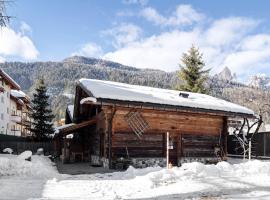 Chalet Catinaccio Rosengarten 56, hotel em Pozza di Fassa