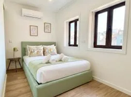 Historic Porto Flat I Balcony & Views by MyMoradia