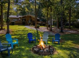Cozy Lake Cabin Porch Hot Tub Fire Pit, отель в городе Turnwold