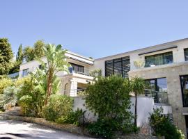Hôtel Particulier Cassis - HPC Suites Cassis Centre - Parking Securisé & Piscine Chauffée, hôtel à Cassis