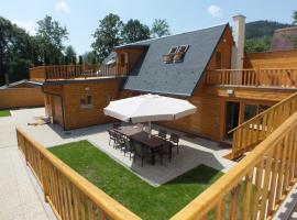 Chaty pod Sokolím Hřbetem, glamping site in Česká Ves