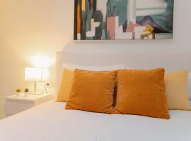 Modern apartment with wifi and AC, viešbutis mieste Tiasas