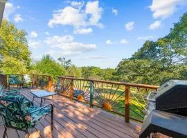Lakefront Retreat with Deck Movie Room and Yard