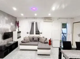 Apartment Charmante Ferienwohnung in Baška mit Eigener Terrasse by Interhome