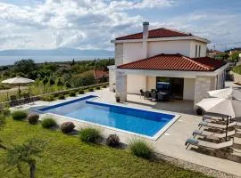 Holiday Home Schone Villa mit Pool- Meerblick- Strand by Interhome