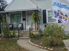 Spacious Family Retreat with ADA Ramp and ADA bathroom, Hotel in Maumee