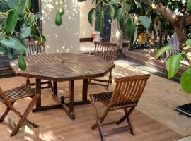 Salsa villa, hotel con estacionamiento en Gatunga