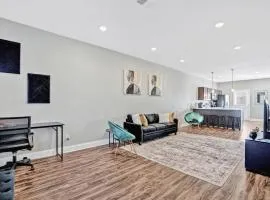 Legacy Executive Retreat Modern 2BR Townhome Near Ft Campbell