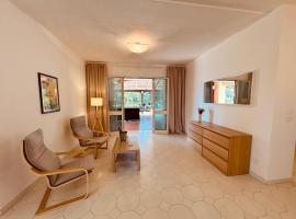 Villa mit großem Garten und Aufstellpool, 800m zum Meer, Lido Marini, hotel a Lido Marini