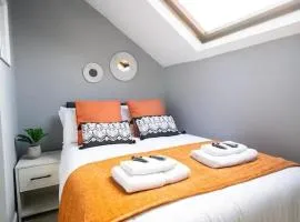 Stylish 5BR Home -Fast WiFi & Parking- Netflix