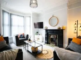 Bright 5BR Home -Free WiFi & Parking- Netflix