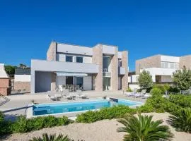 Holiday Home Luxuriöse Villa Royal I mit privatem Pool by Interhome