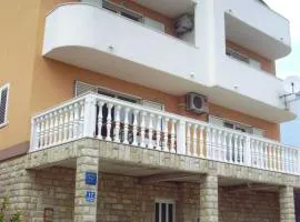 Apartment Wohnung in Seget Vranjica mit Terrasse und Grill by Interhome