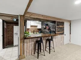 East Farmington Hideaway - Family Friendly Home