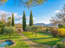 Mas 5 étoiles Cévennes - 4h30 de Genève - Calme absolu et Nature - Piscine 12m: Rousson şehrinde bir otel