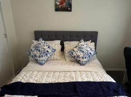 Sochi A double bed Room in a nice home โรงแรมในอัปเปอร์ฮัทท์