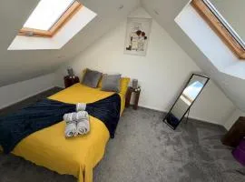 Modern City Studio Free Parking Close to Station