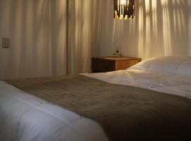 Akaru Residency, hotel a Poneloya