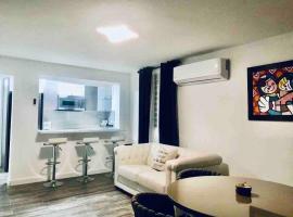 Hemingway Apt Near Plaza del Sol Casino & Beach, hotel di Bayamon