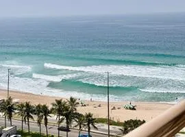 Apto pé na areia Golden Coast praia da Barra