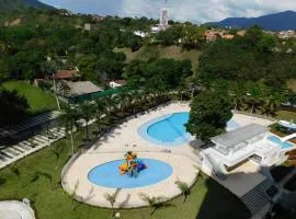 Apartasol vacacional con Piscinas en Santa Fe de Antioquia