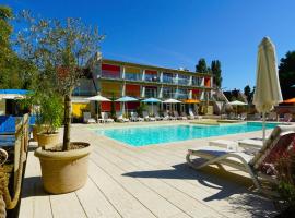 Colors Holiday Hotel, hotel in Siófok